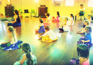 Keiki-Hula-Class-sitting